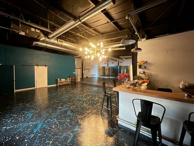 Spinning Canvas Studio Picture 3