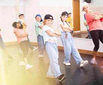 How a Dance School in Instagram Builds Community and Success