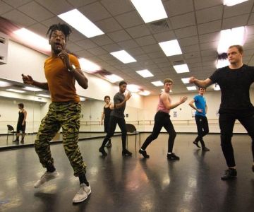 Do They Still Have School Dances at Illinois Wesleyan? What Students Should Know