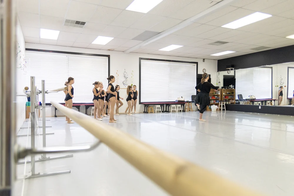 A Dance School Offers Classes in Ballet Folklorico | American Dance Academy