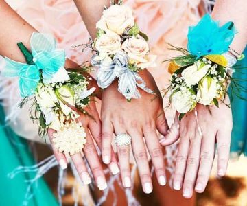 Are Corsages Still a Thing at High School Dances? Here's the Truth