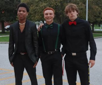 Do Boys Wear Tuxedos to High School Homecoming Dance?