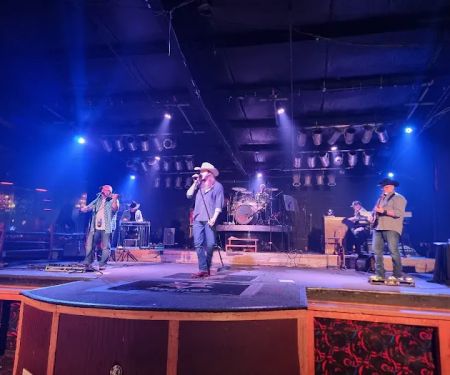 Cowboys Red River | Dancehall & Saloon