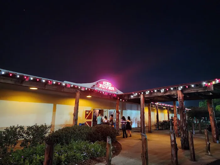 Cowboys Red River | Dancehall & Saloon Picture 6