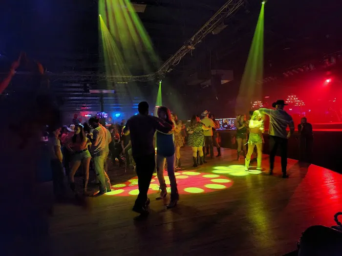 Cowboys Red River | Dancehall & Saloon Picture 3