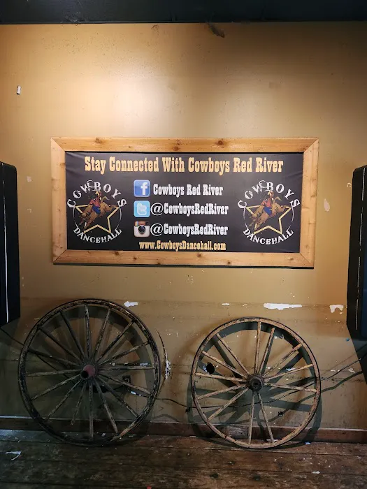 Cowboys Red River | Dancehall & Saloon Picture 7