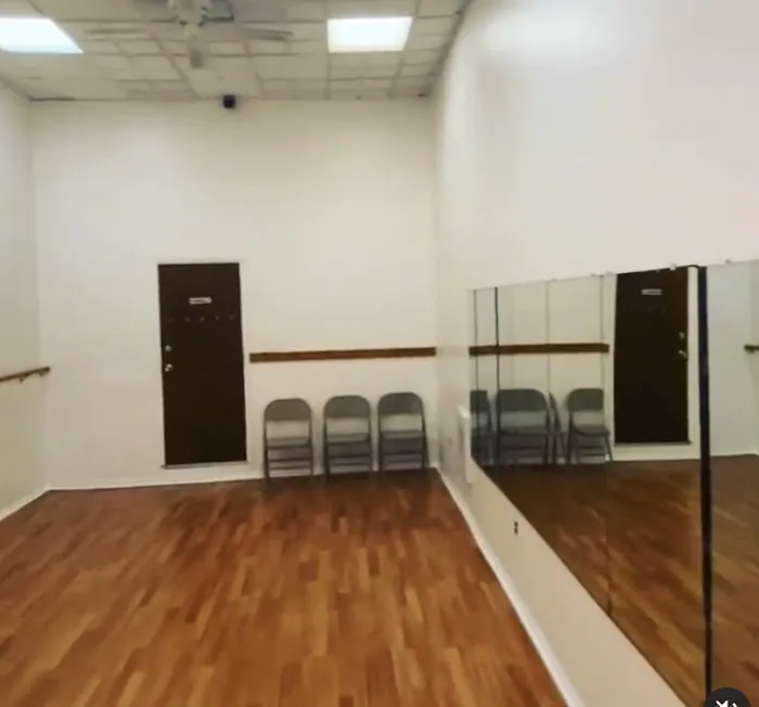 Justin Robert Studio Picture 6