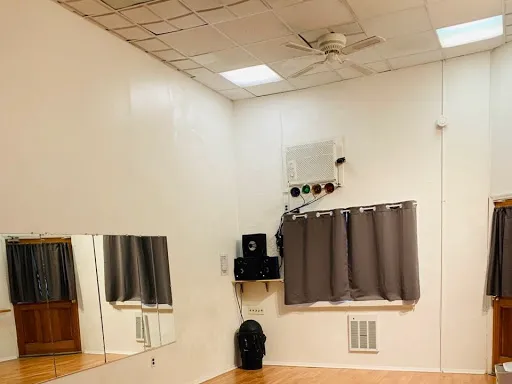 Justin Robert Studio Picture 1