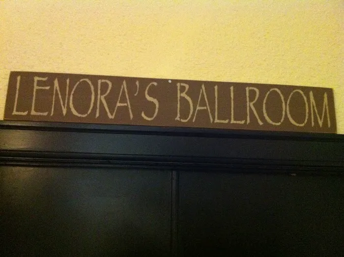 Lenora's Ballroom Picture 9