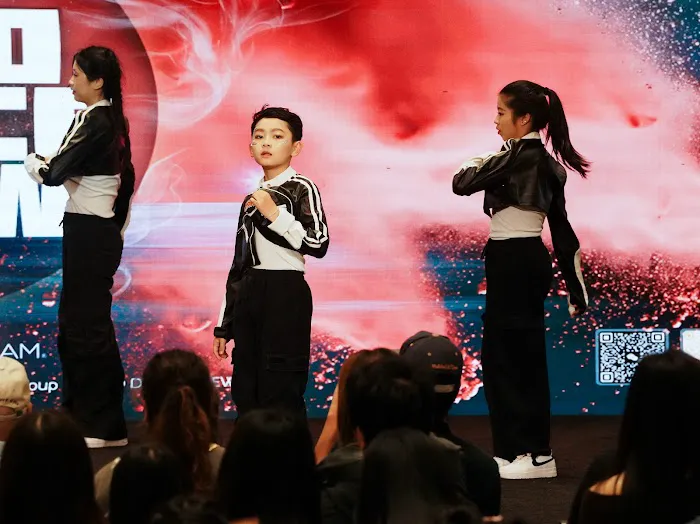 HALO DANCE CREW Picture 5