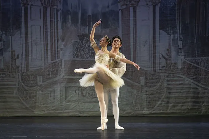 Edgewater Performing Arts Picture 8