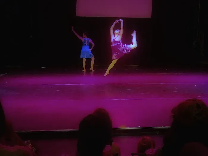MOVE. MAKE. BLOOM. Picture 1