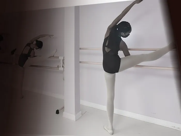 MOVE. MAKE. BLOOM. Picture 2