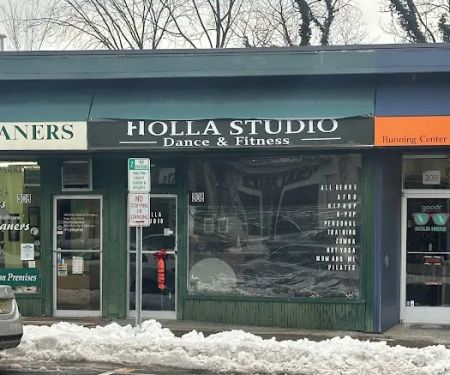 HOLLA STUDIO