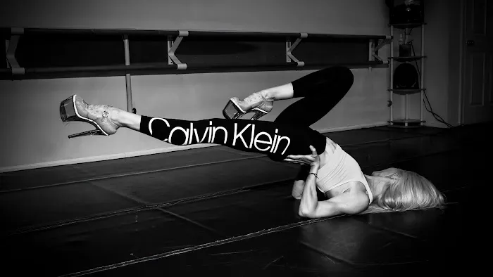 Lana DANCE Pole Dance Yoga and Stretching Picture 1