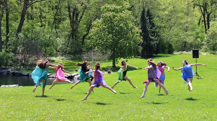 Children Dancing Picture 7
