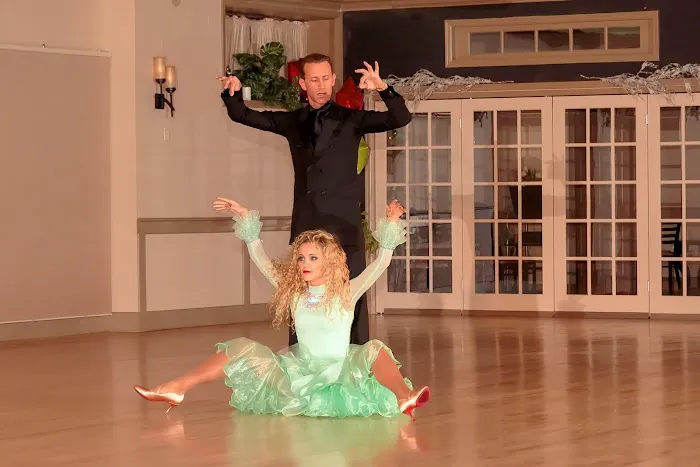 Dance at Le Pari Picture 7