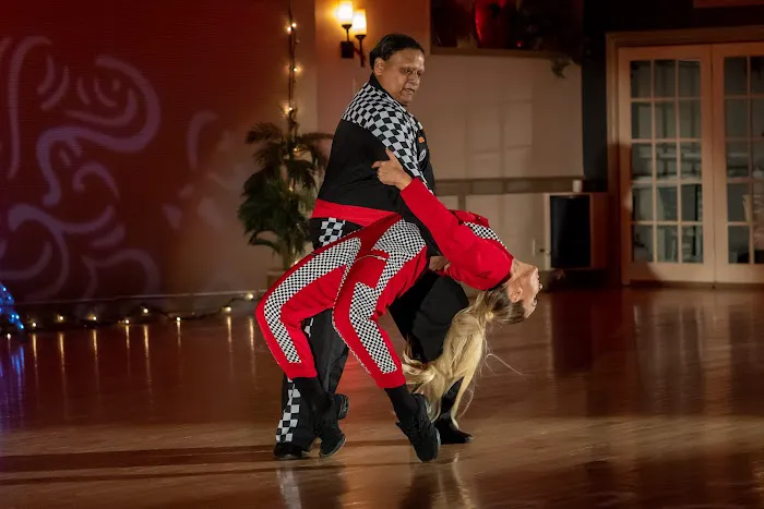Dance at Le Pari Picture 6