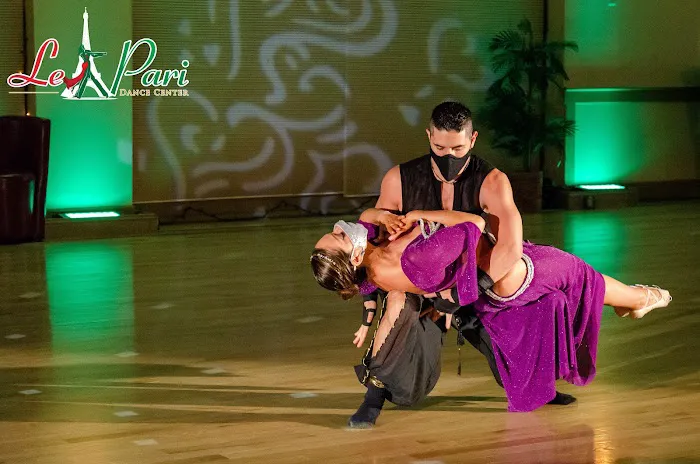 Dance at Le Pari Picture 8
