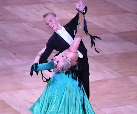 Dance at Le Pari