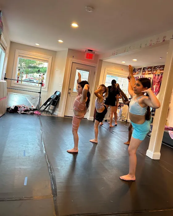 Hannah’s Dance Academy Picture 6