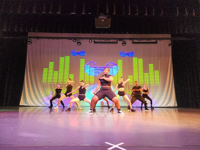 Empire of the Performing Arts Picture 6
