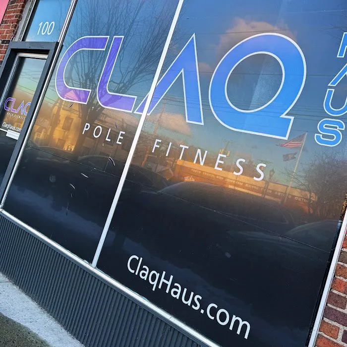CLAQ HAUS Pole Fitness Picture 3