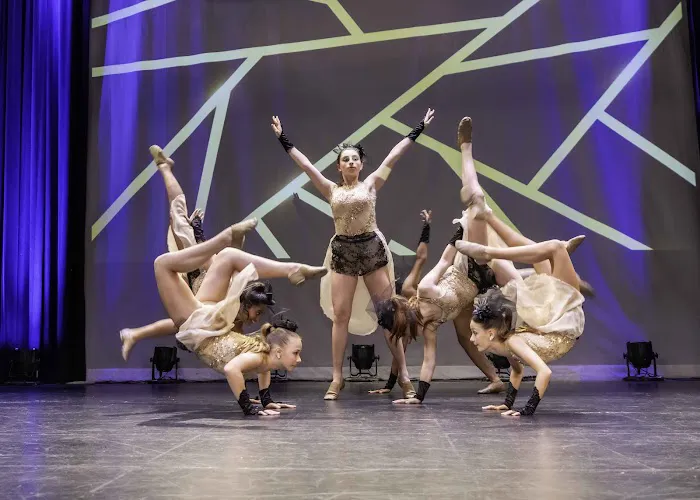 Dance Company DEBUT Picture 5