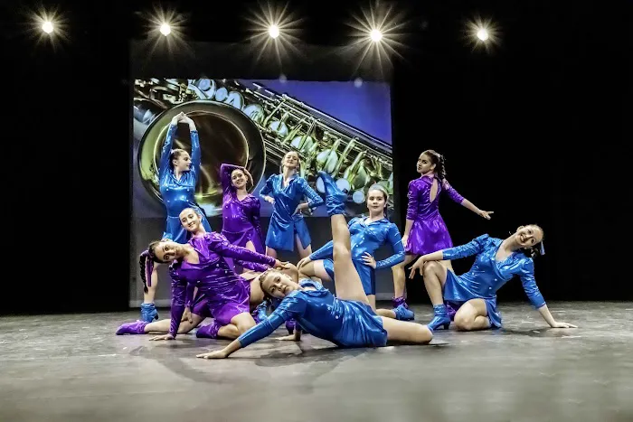 Dance Company DEBUT Picture 1
