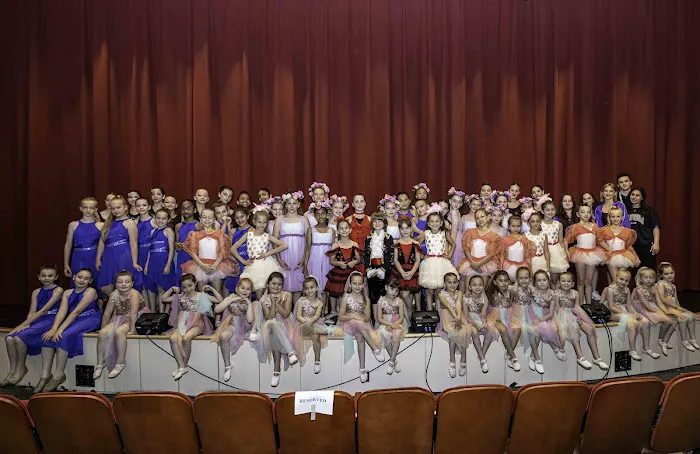 Dance Company DEBUT Picture 3
