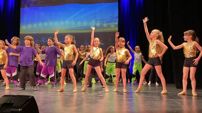 Dance Company DEBUT Picture 2