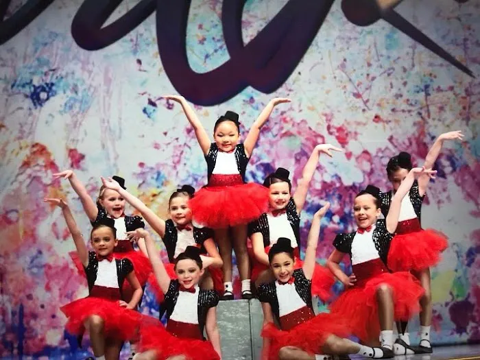 Vicki's Dance Studio / Kreative Kids Picture 2