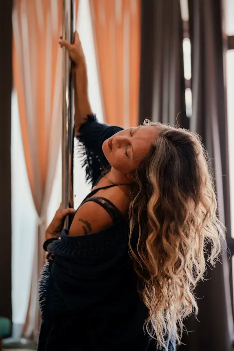 Thrive Embodied Arts | Pole Dancing Picture 1