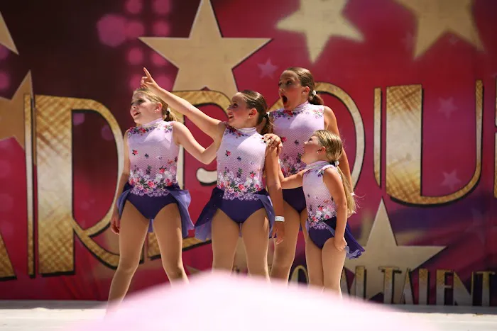 En Pointe Dance & Acrobatics Picture 8