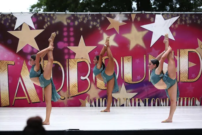En Pointe Dance & Acrobatics Picture 3