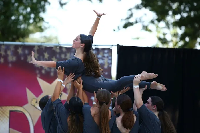En Pointe Dance & Acrobatics Picture 6