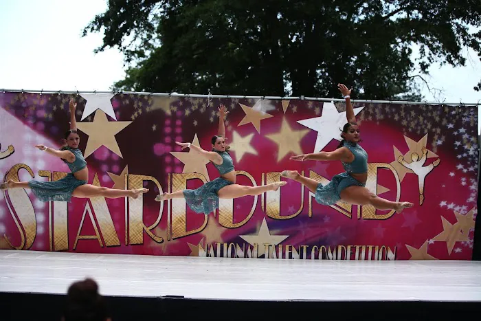En Pointe Dance & Acrobatics Picture 7