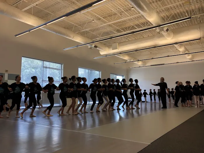 Berwin Art Dance Picture 8
