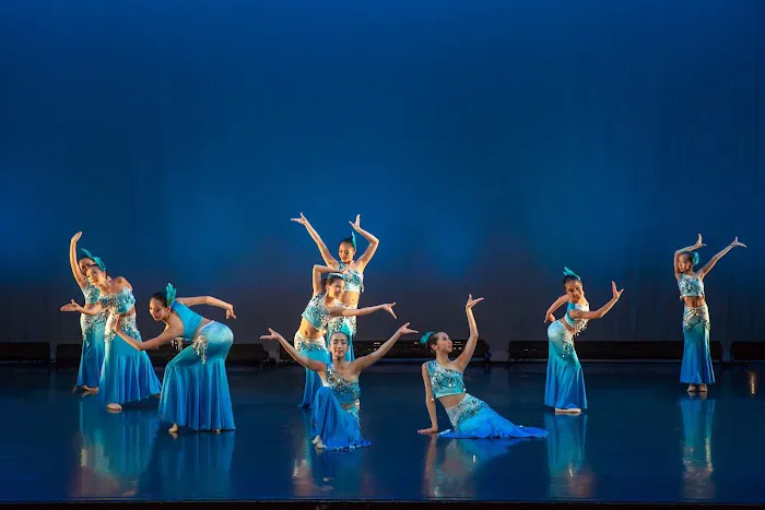 Berwin Art Dance Picture 2