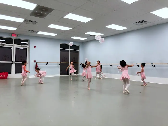 Berwin Art Dance Picture 1
