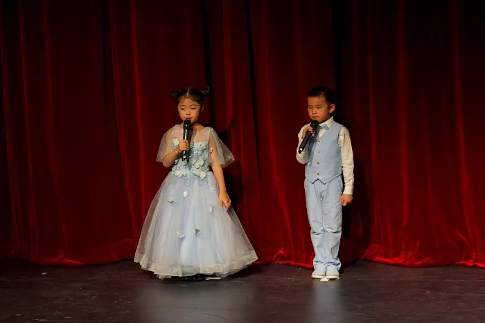 Berwin Art Dance Picture 7