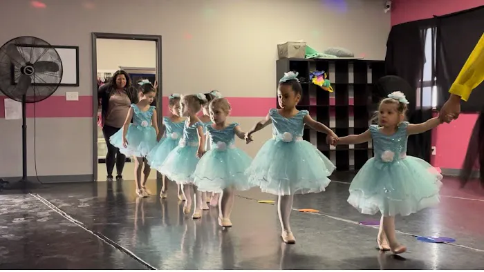M'Lanie Hunter Dance Picture 5