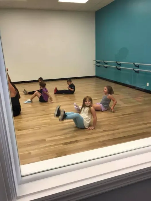 Elegant Dance Studio Picture 8