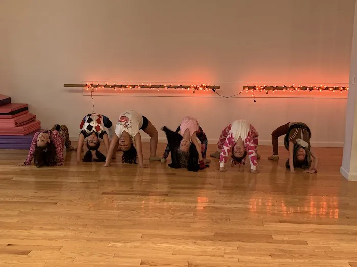 Dance Expression of Dutchess Picture 2
