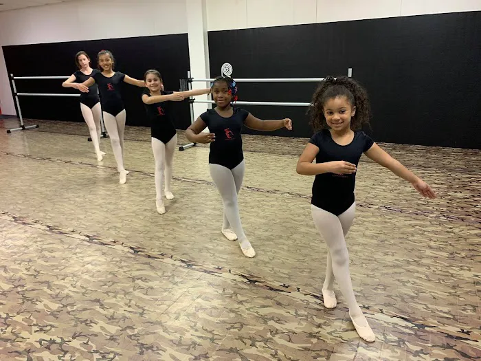 Flippin' Fabulous Dance Picture 6
