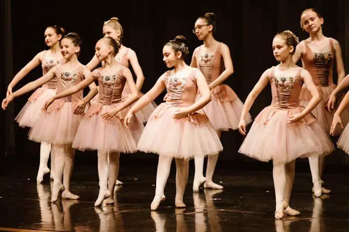 Ballet 180 School Picture 3