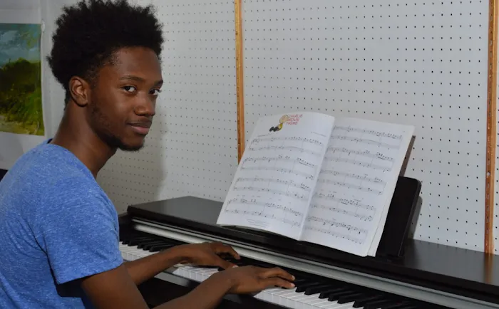 Gibson Music and Arts Picture 10