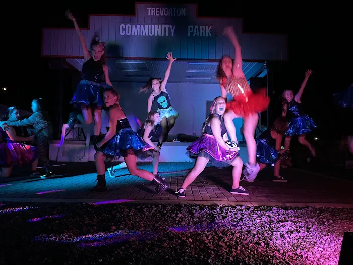Heath's Gym Dance Crew Picture 4