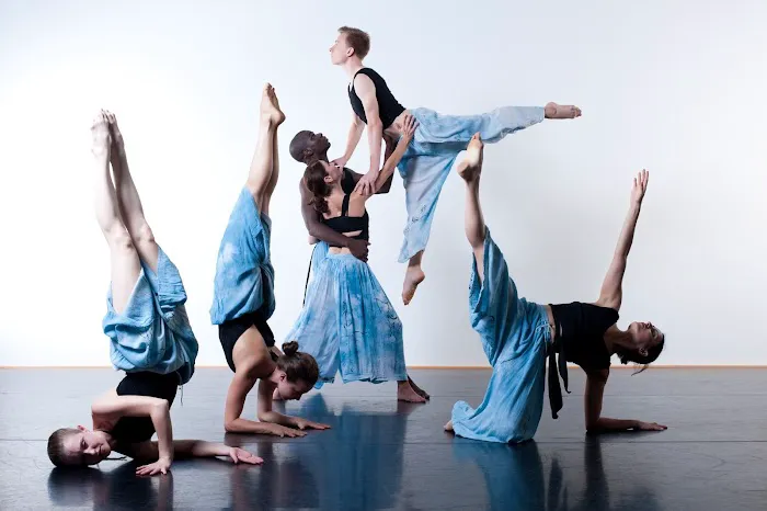 Kun-Yang Lin/Dancers (KYLD) Picture 2