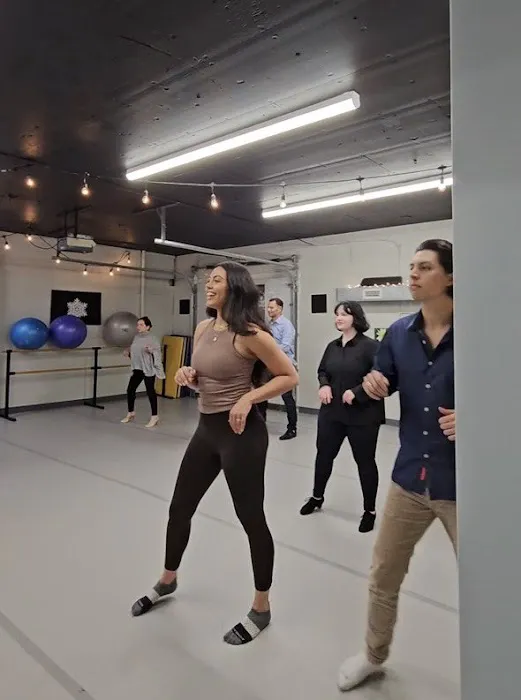 Salsa Wave dance school Picture 2